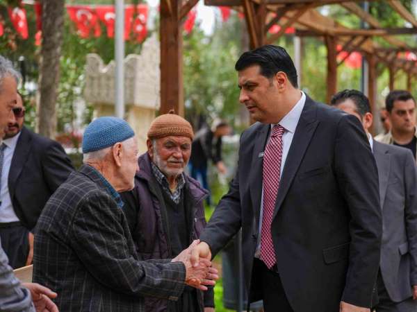 Başkan Yılmaz'dan şehit aileleri ve ulu çınarlara ziyaret