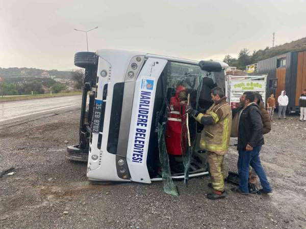 İzmir'de sporcuları taşıyan otobüs devrildi: 4 yaralı