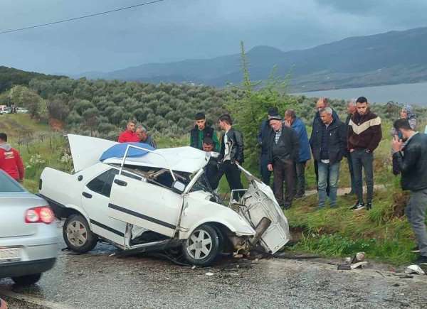 Manisa'da feci kaza: 1'i ağır 3 yaralı