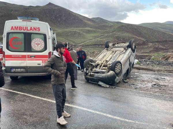 Hakkari'de trafik kazası: 1'i ağır 5 yaralı - Hakkari haber