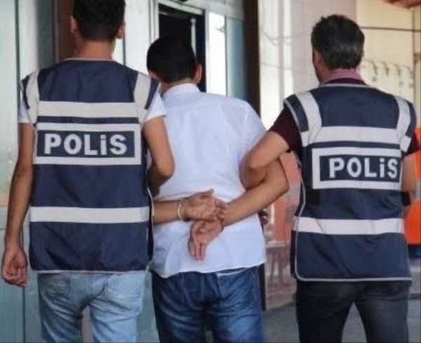 4 ayrı suçtan aranıyordu, eş zamanlı operasyonla yakalandı