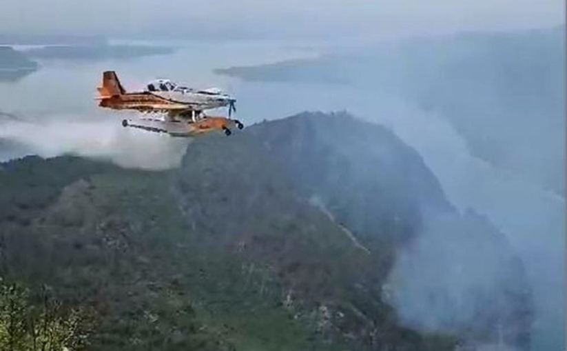Şahinkaya Kanyonu'nda orman yangını: 1 helikopter ve 2 uçak havadan müdahale etti