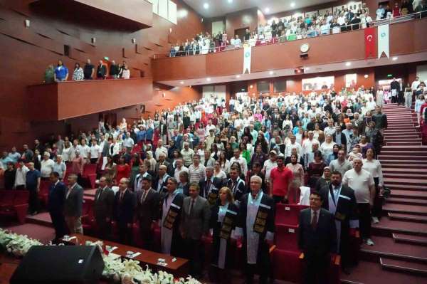 Niğde Ömer Halisdemir Üniversitesi'nde 225 tıp öğrencisi beyaz önlük giydi