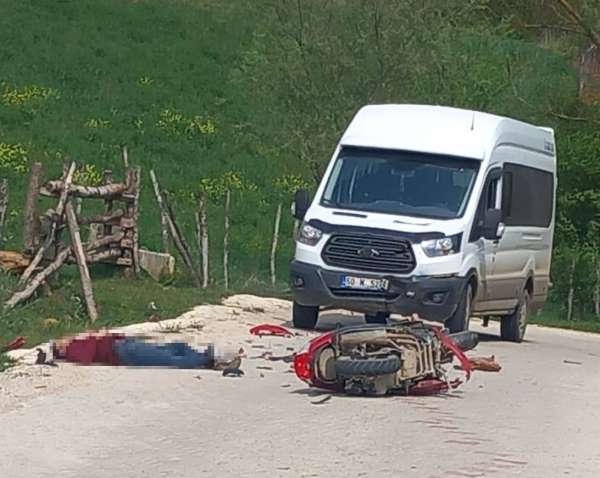 Tokat'ta minibüs motosikletle çarpıştı: 1 ölü