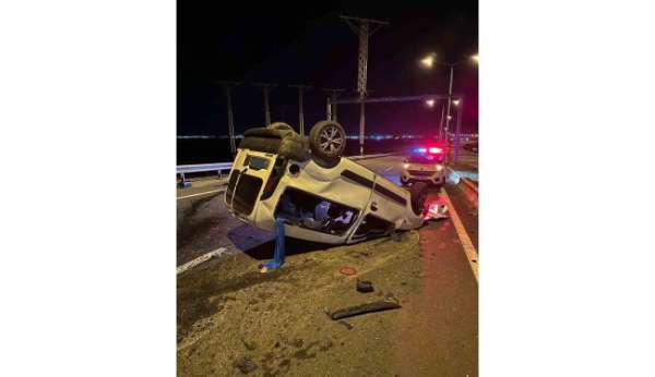 Ağrı'da Trafik Kazası: Kamyonet devrildi, 2 yaralı