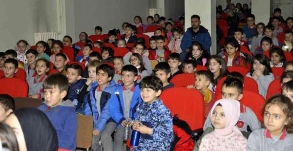 Sinop'ta köylerde yaşayan 5 bin çocuk tiyatroyla buluştu