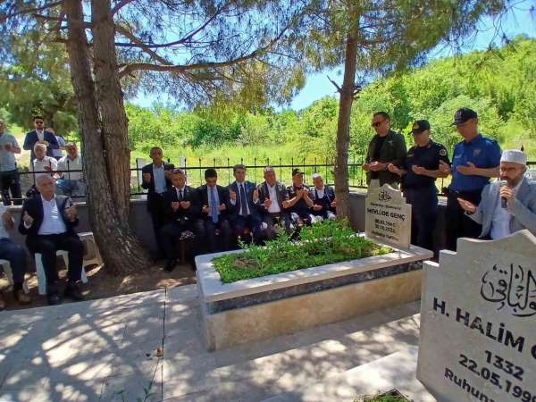 Solingen faciasında hayatını kaybedenler Amasya'da mezarları başında anıldı