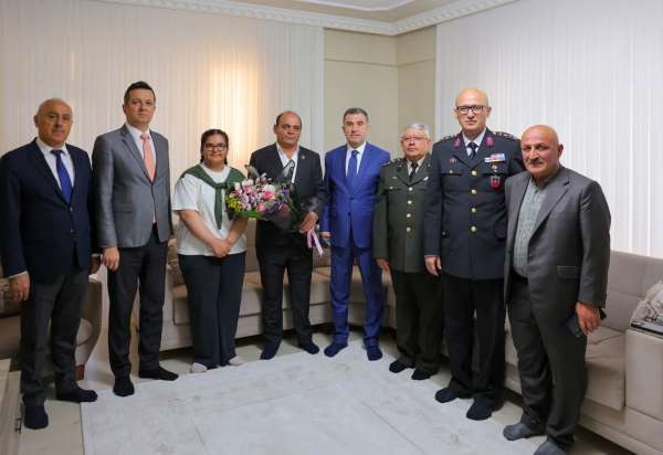 Bayburt'ta şehit ailesi ve gaziye bayram ziyareti