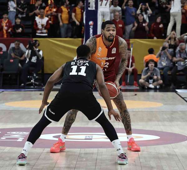 Beşiktaş ile Galatasaray yarı final için parkeye çıkacak