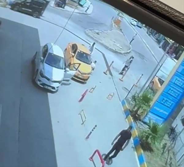 Yol verme yüzünden tartıştığı taksiciyi takip edip bıçakladı: O anlar kamerada