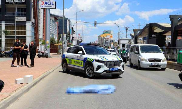 Yolun karşısına geçmek isteyen 13 yaşındaki çocuk kazada hayatını kaybetti