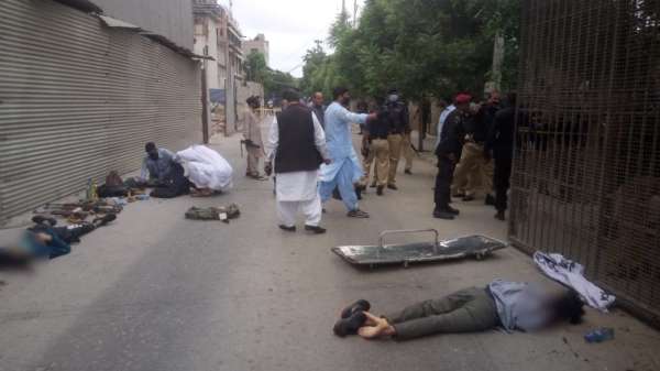Pakistan'da borsa binasına silahlı saldırı: 2 ölü 