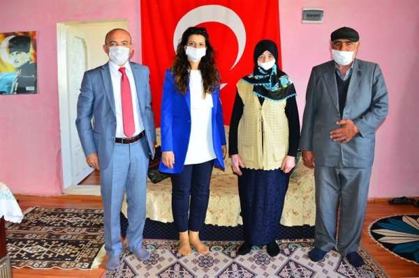 Vali Hüseyin Öner ve eşi Zehra Mine Öner, şehit ailesi ziyaretinde bulundu 