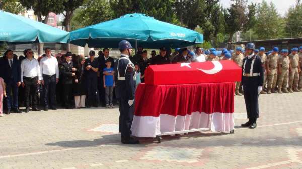 Mersin'de trafik kazasında hayatını kaybeden uzman çavuş için askeri tören düzenlendi