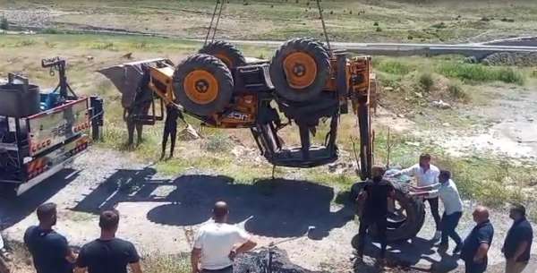 Bitlis'te iş makinesi kaza yaptı: 1 yaralı