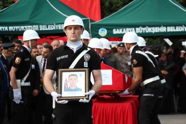 Çankırı'daki kazada hayatını kaybeden polis özel harekat kursiyeri Sakarya'da defnedildi