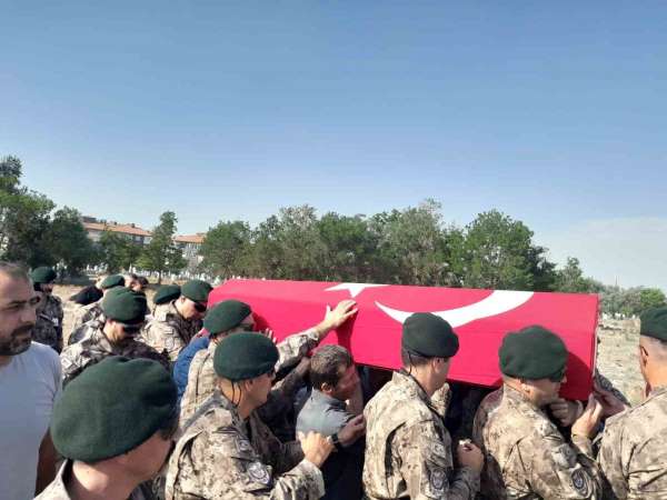 Kazada hayatını kaybeden özel harekat kursiyeri Konya'da toprağa verildi