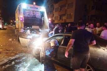 Mersin'de alkollü sürücünün çöp aracına çarptığı kazada 1 temizlik personeli öldü 4'ü yaralandı