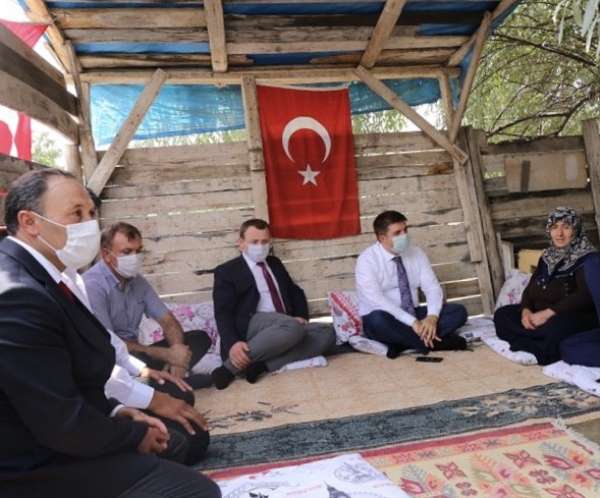 Vali/Belediye Başkan Vekili Sarıibrahim, şehit ailesini ziyaret etti 