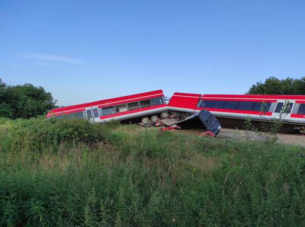 Polonya'da tren kazası: 8 yaralı
