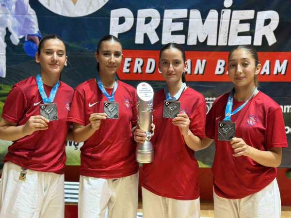 Kayserili karatecilerden 5 madalya