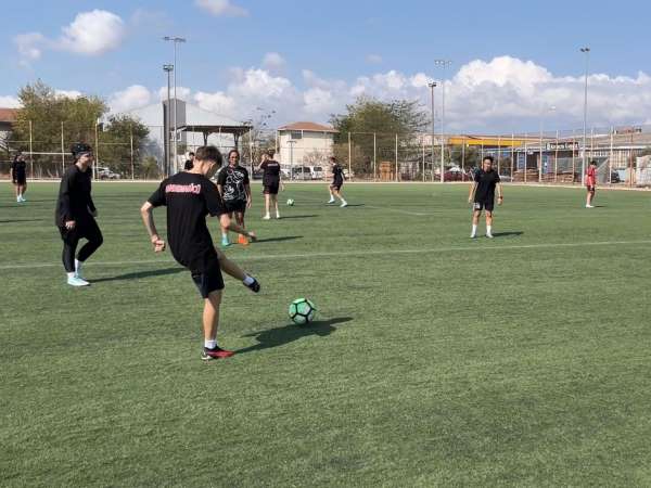 Bandırma'da geleceğin kadın futbolcuları seçmelerde ter döktü