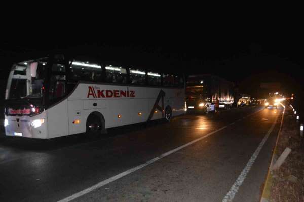 Ayvalık'ta kırmızı ışıkta zincirleme trafik kazası: 1 ölü, 3 yaralı