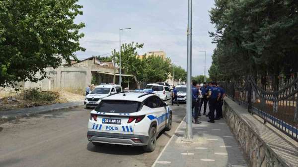 Kayıp gençten ailesine bıçaklı tehdit iddiası