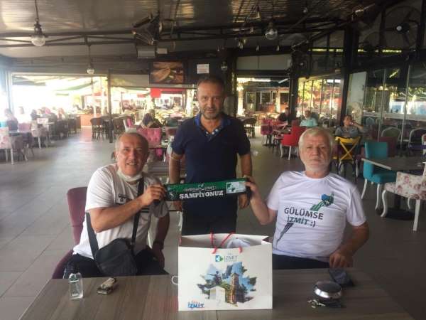 Başkan Hürriyet'ten Kocaelisporlu eski futbolcuya hediye 