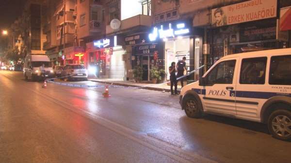 İzmir'de silahlı saldırıdan kaçan kişiler fırına sığındı 