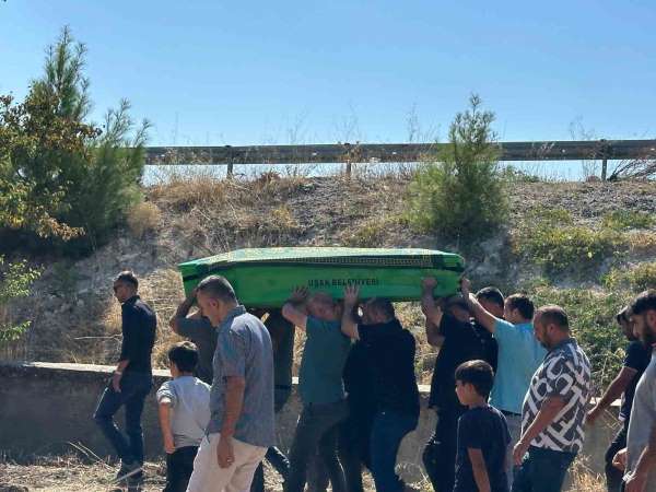 Erzincan'daki kazada ölen Uşaklı ailenin oğlu son yolculuğuna uğurlandı