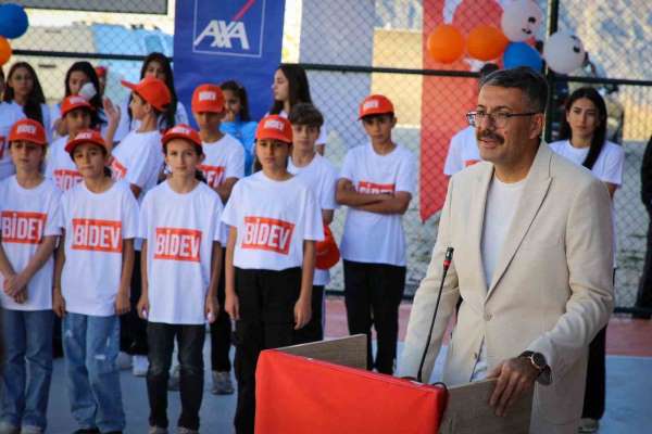 Hakkari'de basketbol sahasının açılışı yapıldı