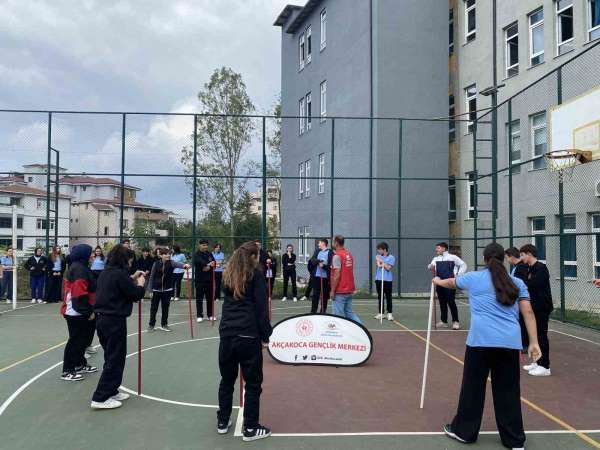 Akçakoca'da Gençlik Merkezi, faaliyetlerini okullara taşıdı