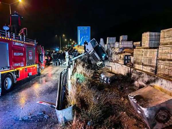 Amasya'da tanker devrildi: 1 yaralı