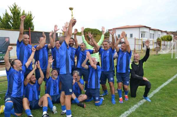 Ayvalık'ta yapılan 8. Dostluk ve Kardeşlik Masterler Futbol Turnuvası tamamlandı