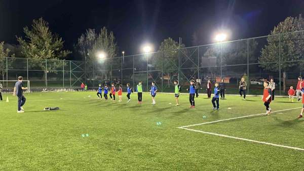 Çorum'da vatandaşlar parkta buluşup sağlıklı yaşam için egzersiz yaptı