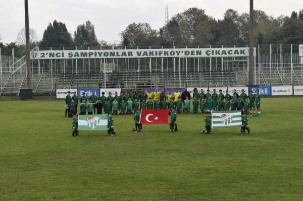 Bursaspor Kulübü'nün gençleri 29 Ekim Cumhuriyet Bayramı'nı kutladı 