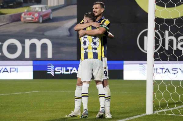 Edin Dzeko'dan ilk hat-trick