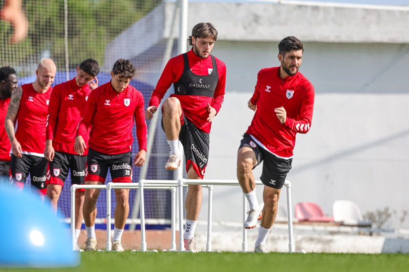 Samsunspor, Bayburt Özel İdare Spor maçı hazırlıklarını sürdürdü: Antrenmanda dev Bayrak