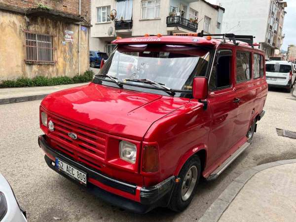1979 model aracını 'Çiçek Abbas' minibüsüne benzetti