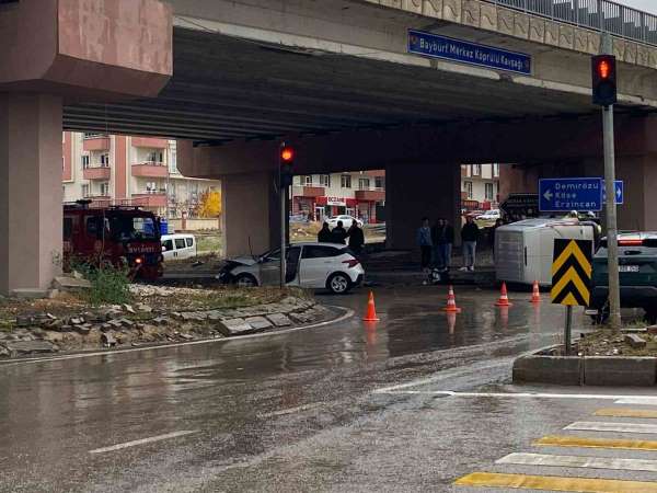 Bayburt'ta trafik kazası: 3 yaralı