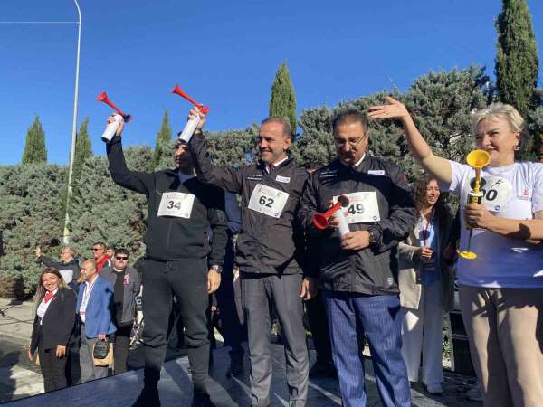 Binlerce sporcu Sancaktepe'de Cumhuriyet için koştu