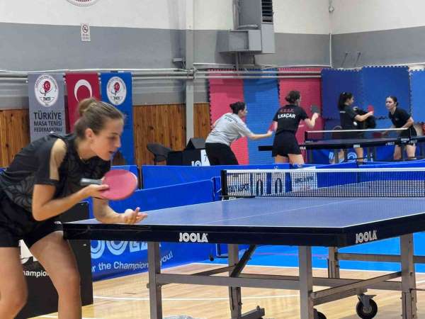 Elazığ'da masa tenisi kadın takımından büyük başarı