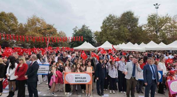 Düzce'de komandolardan Cumhuriyet Bayramı'na özel gösteri