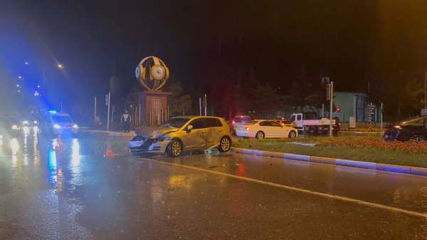 Erzincan'da sağanak yağış sonrası trafik kazası: 3 yaralı