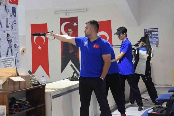 Eskişehir'de 29 Ekim Cumhuriyet Bayramı havalı silahlar atıcılık kupası gerçekleştirildi
