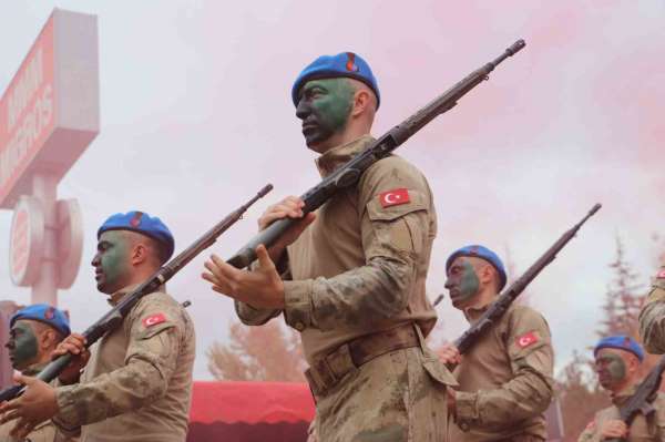 Eskişehir'de Cumhuriyet coşkusunda jandarma ve komandolar nefes kesti
