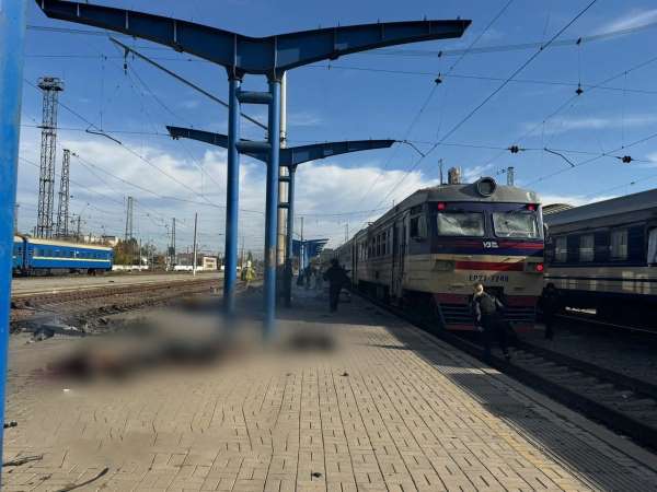 Rus ordusundan Dnipro'da tren istasyonuna saldırı: 13 ölü, 10 yaralı