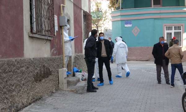 Genç adam evinde ölü bulundu 