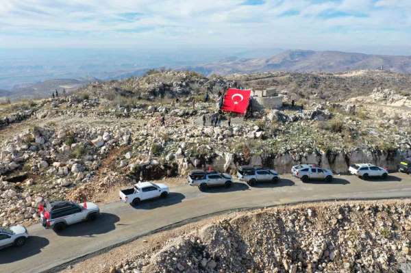 Off-road pilotları terörden temizlenen Gabar Dağı'nda Türk bayrağı açtı